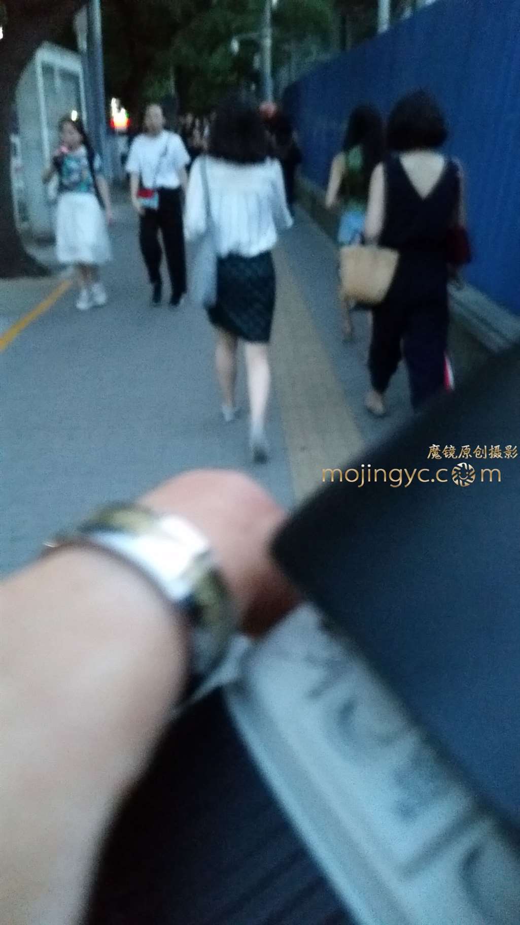 图片[2]-夜店装-露脐超短热裤-街拍流行馆