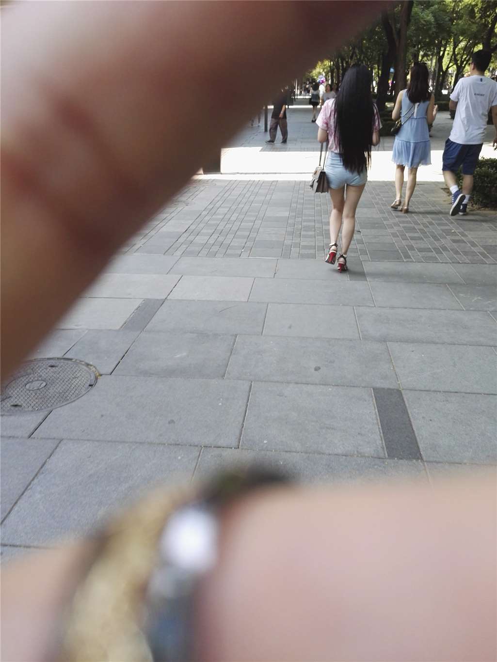 图片[2]-大长腿高跟鞋性感吸晴-街拍流行馆