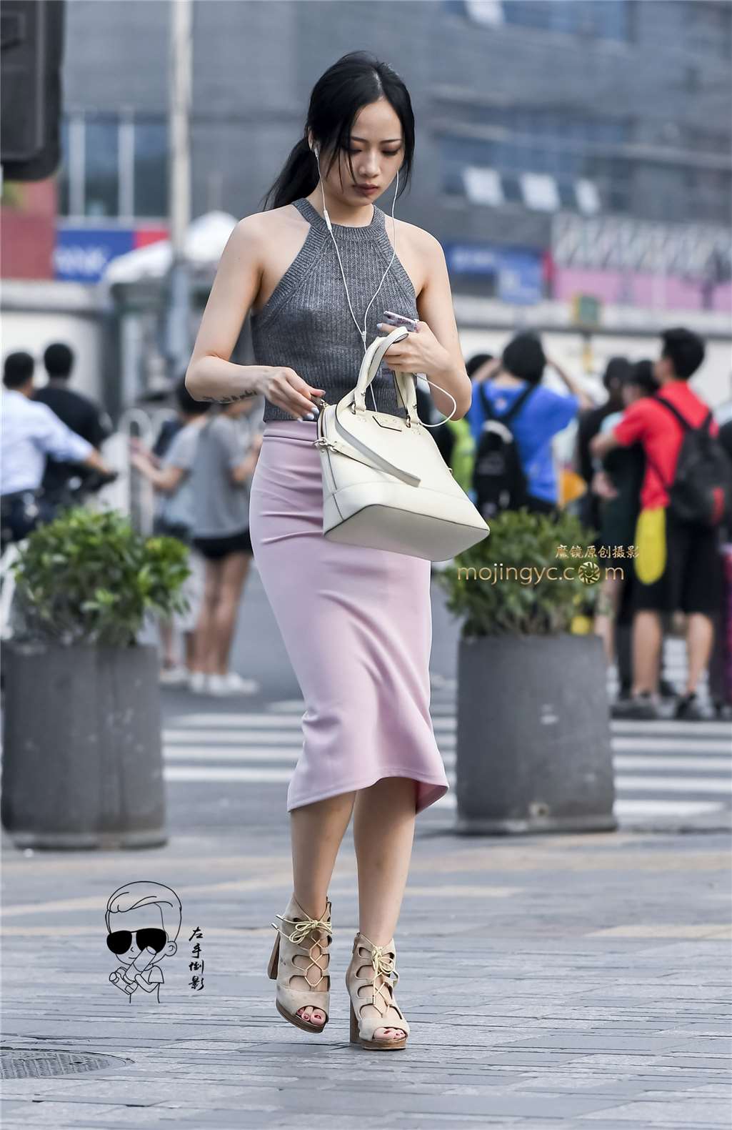 图片[4]-紧抱裙凸显m线美臀吸晴-街拍流行馆