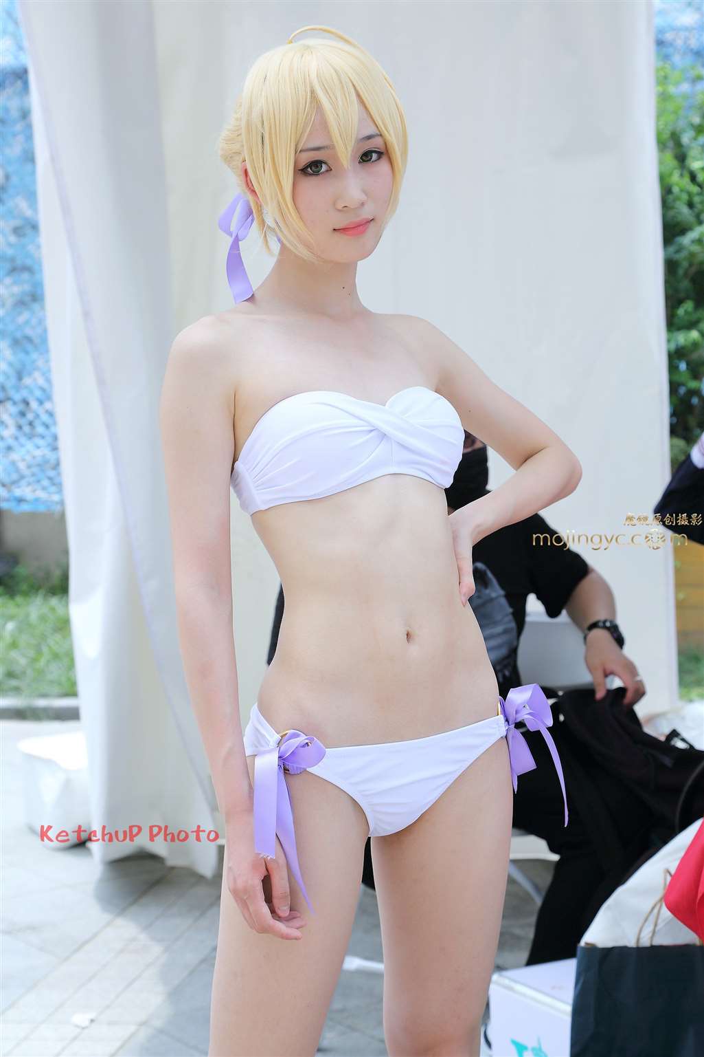 图片[2]-白色比基尼妹子线条很美-街拍流行馆
