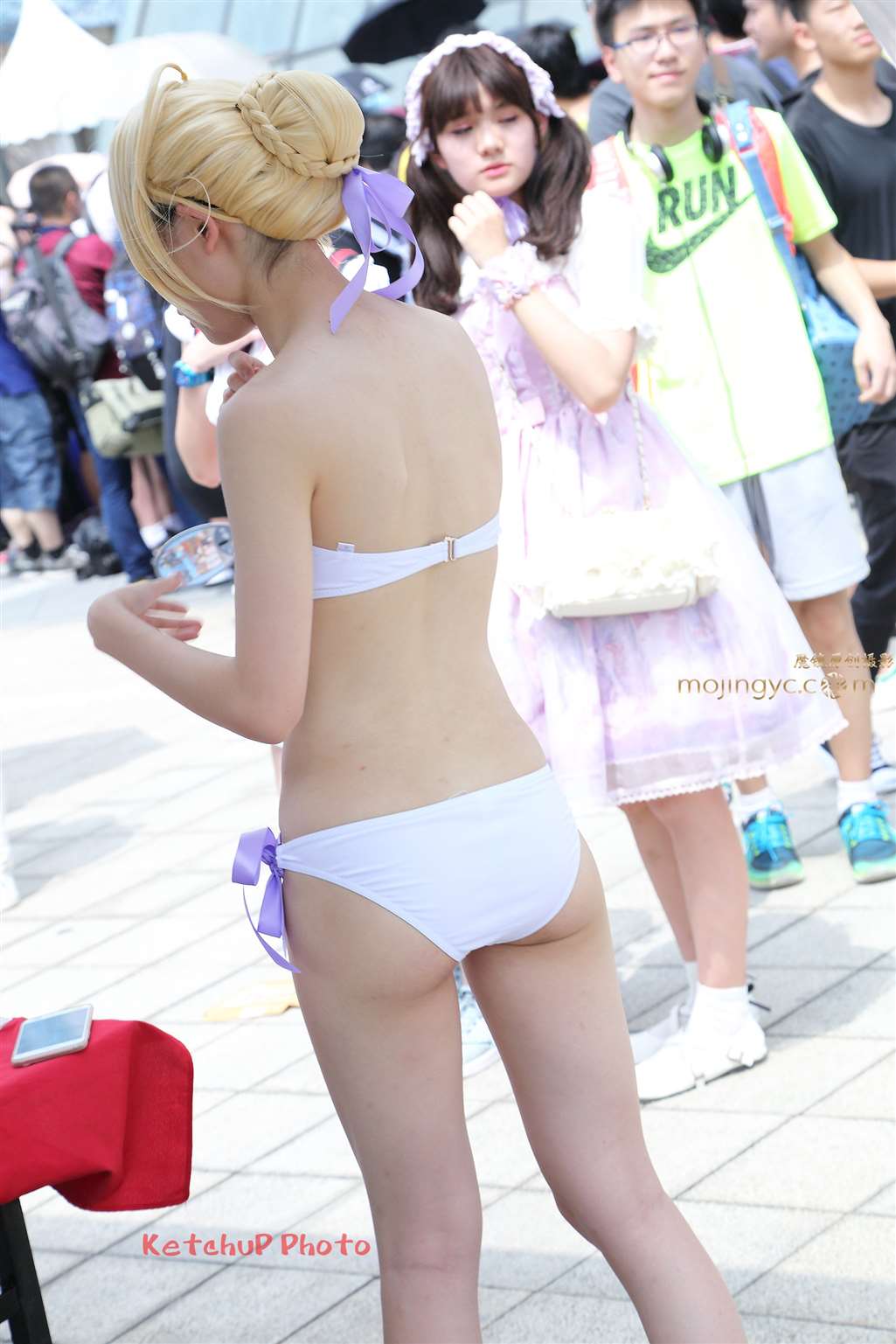 图片[1]-白色比基尼妹子线条很美-街拍流行馆
