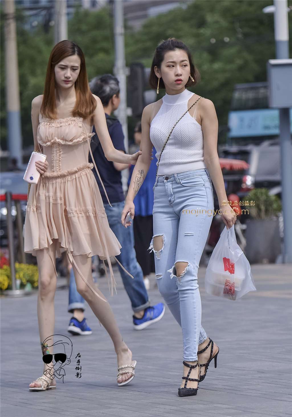 图片[4]-紧衫紧裤包裹凹凸有致性感好身材-街拍流行馆