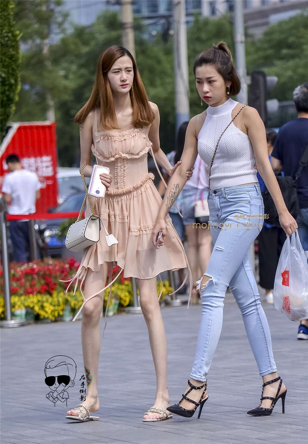 图片[5]-紧衫紧裤包裹凹凸有致性感好身材-街拍流行馆