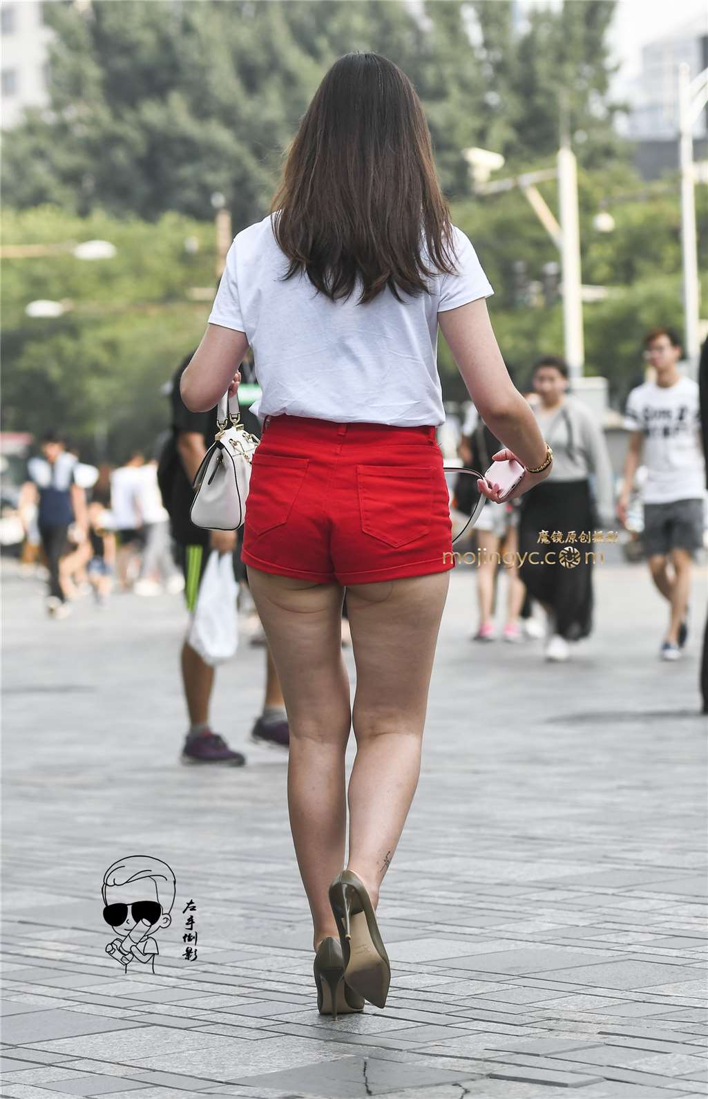 图片[1]-热裤美腿高跟鞋-街拍流行馆
