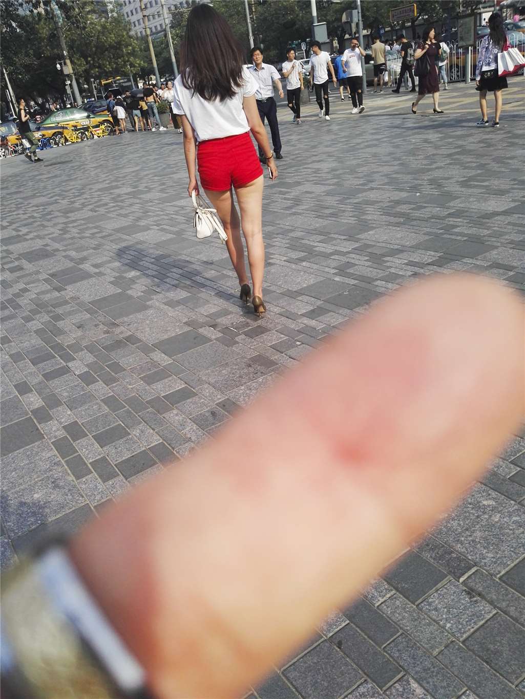 图片[2]-热裤美腿高跟鞋-街拍流行馆