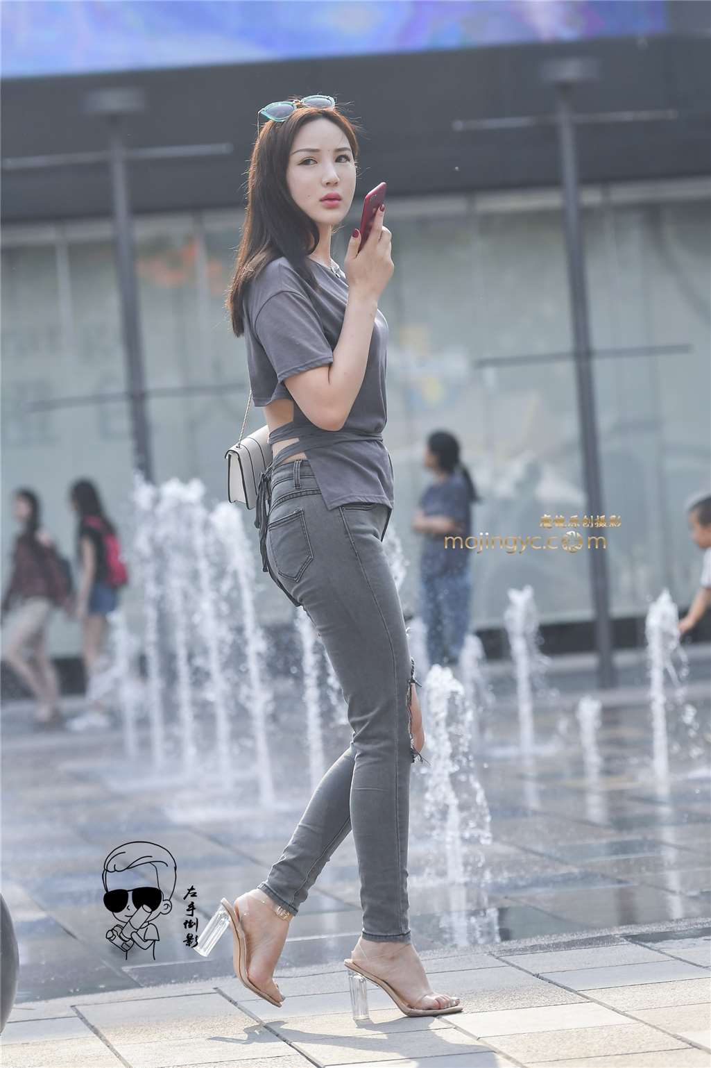 图片[1]-美女漂亮身材性感绝美-街拍流行馆