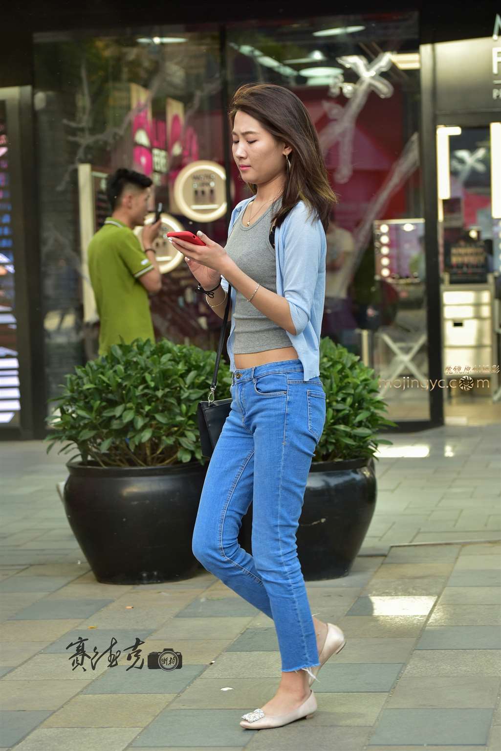 图片[5]-牛仔裤少妇-街拍流行馆