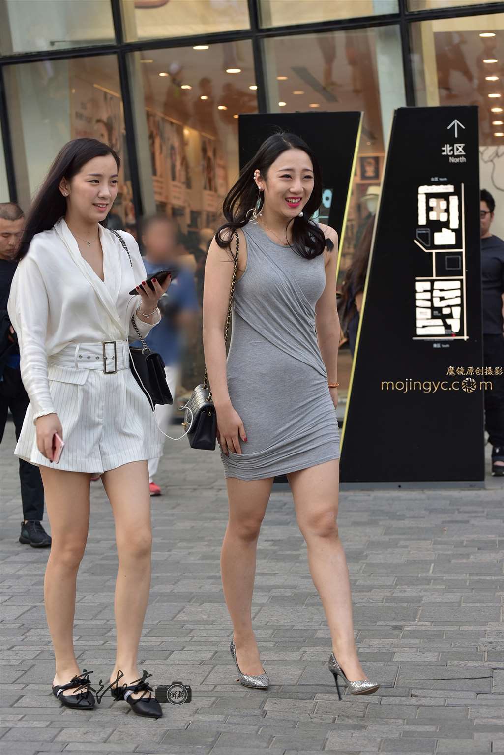 图片[4]-丰满裹臀女郎-街拍流行馆