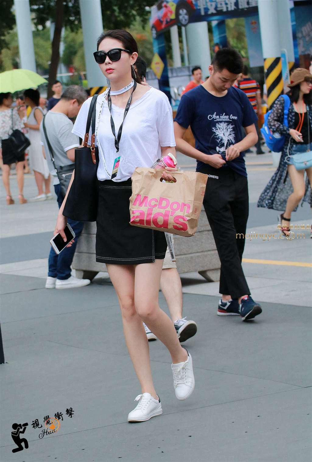 图片[1]-长腿高挑美女-街拍流行馆