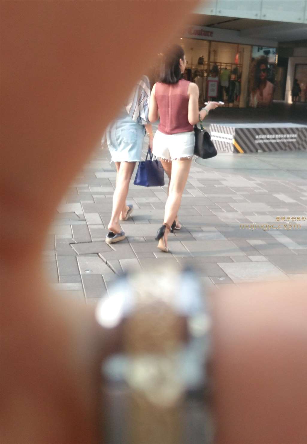图片[2]-赛帖16，露臀白热裤-街拍流行馆