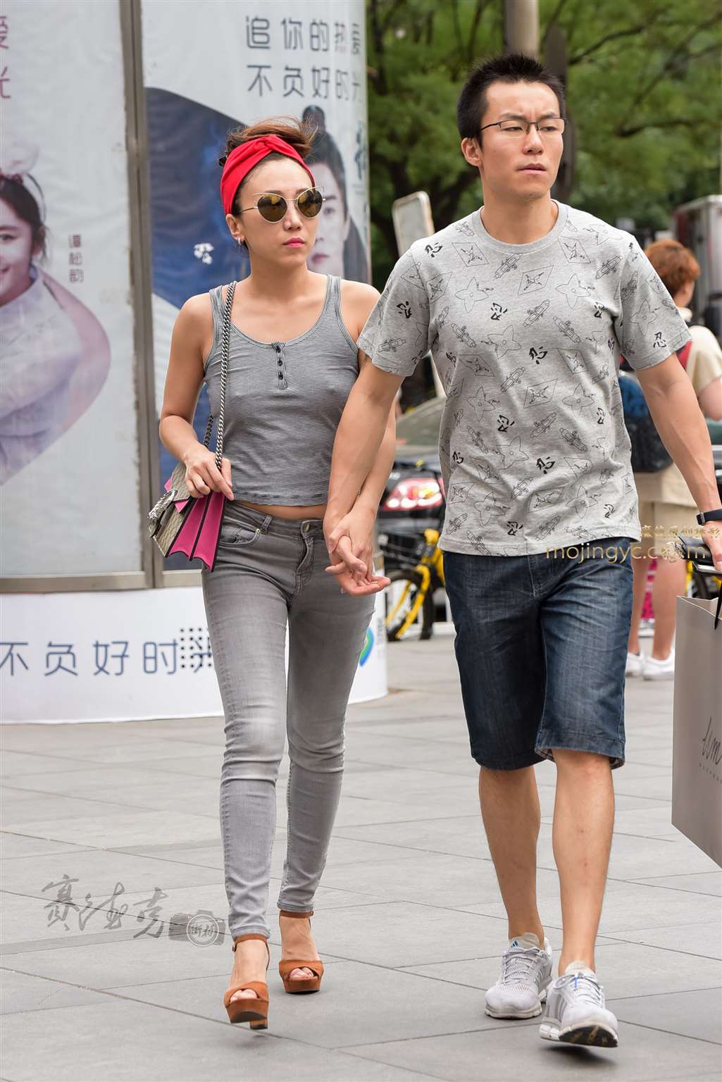 图片[3]-7.23 真空背心牛仔少妇-街拍流行馆