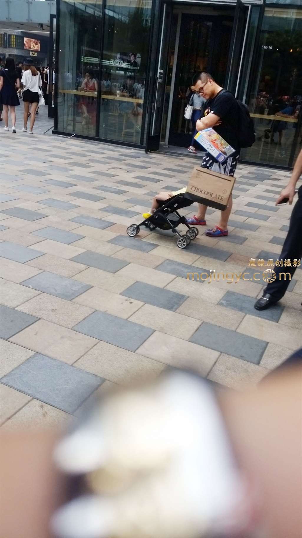 图片[3]-油亮丝滑 内搭丁字裤-街拍流行馆