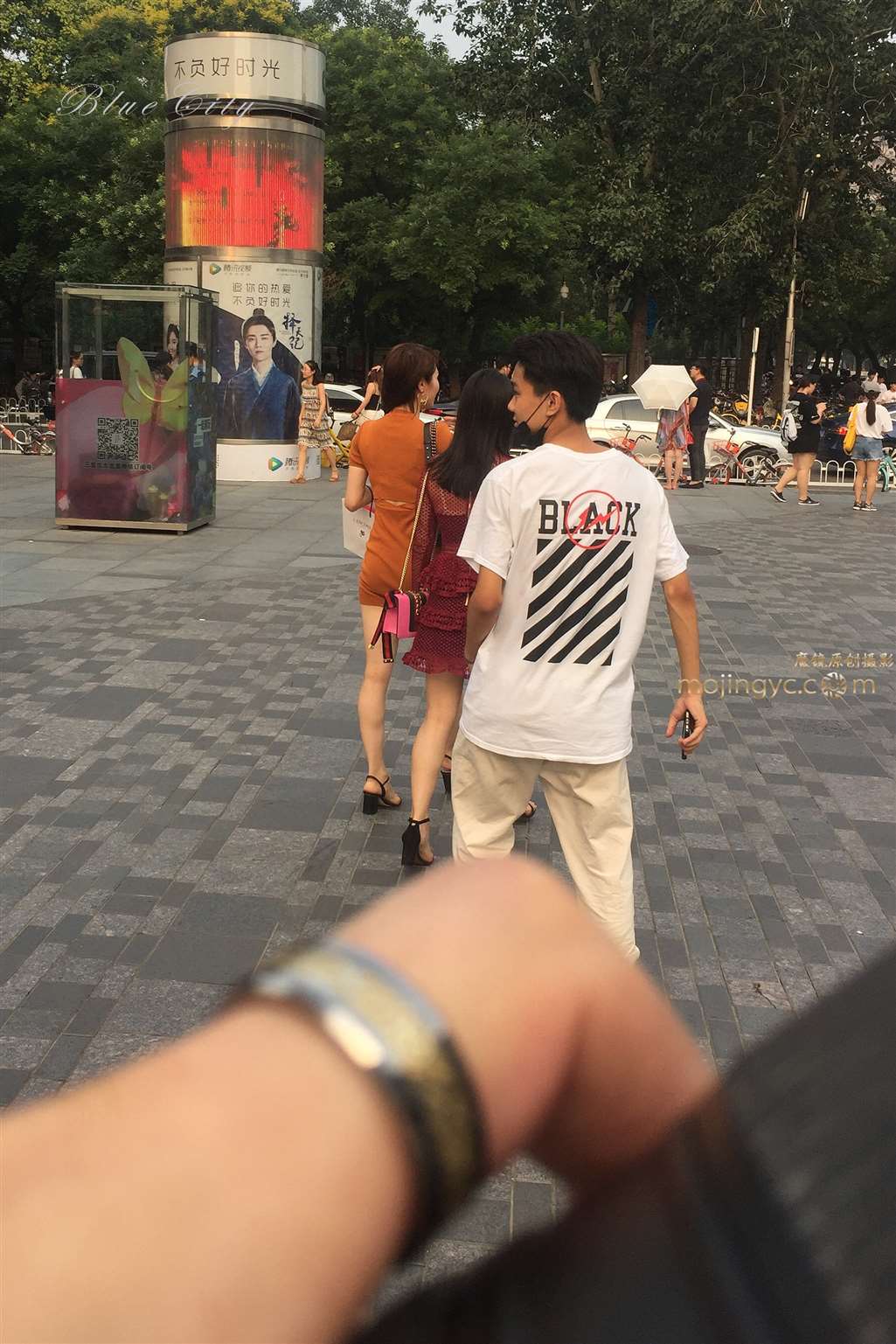 图片[3]-紧身裙 曲线玲珑-街拍流行馆