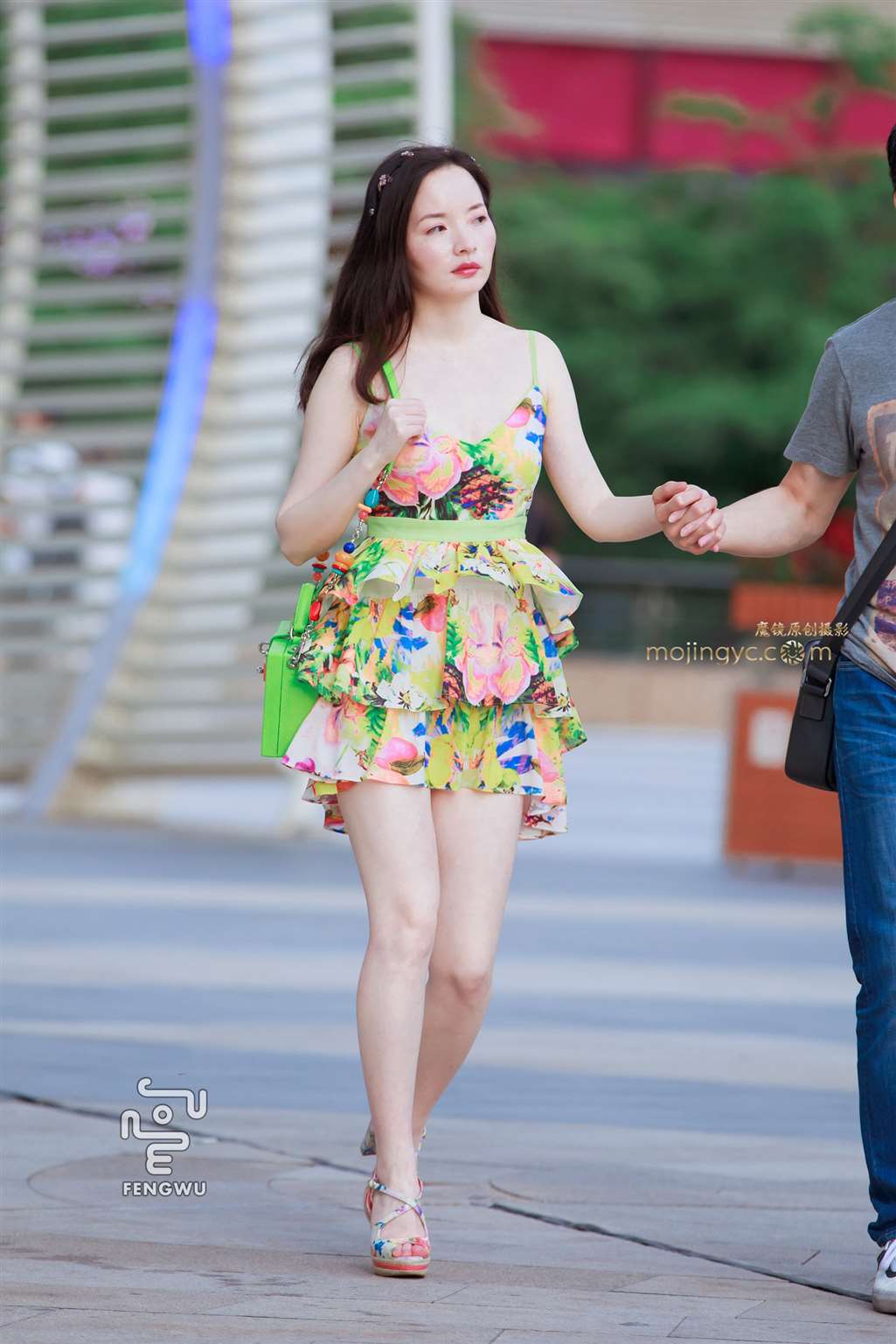 图片[4]-吊带连衣短裙，美腿，凉高-街拍流行馆