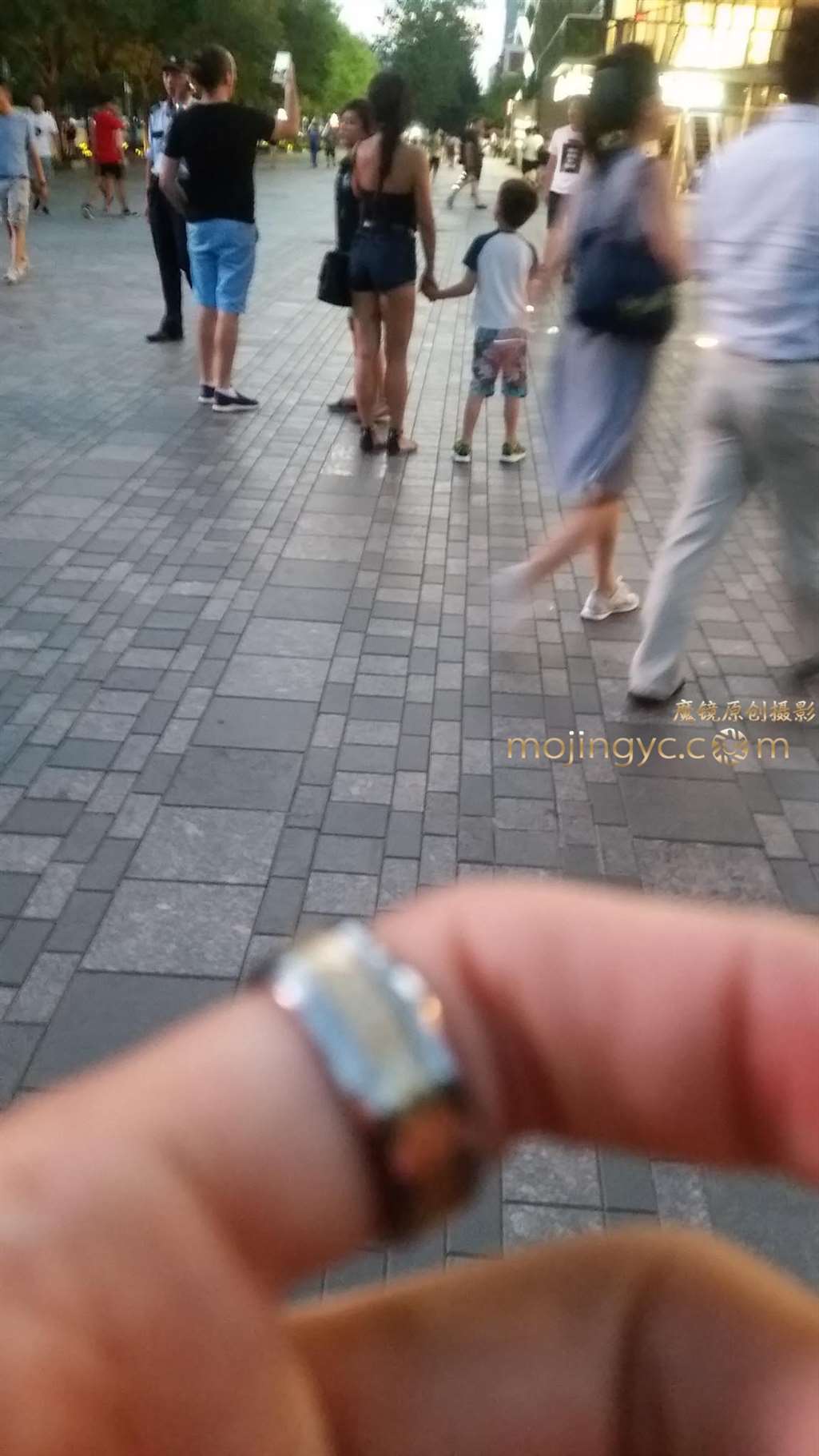 图片[3]-辣妈的翘臀韵味-街拍流行馆