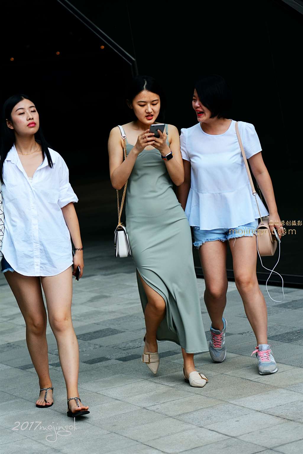 图片[4]-咔喳赛帖 —–裹身长裙中的风情-街拍流行馆
