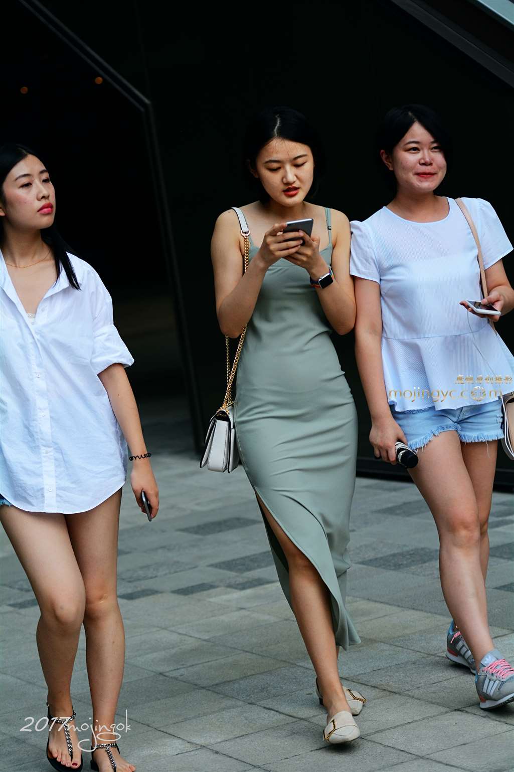 图片[3]-咔喳赛帖 —–裹身长裙中的风情-街拍流行馆