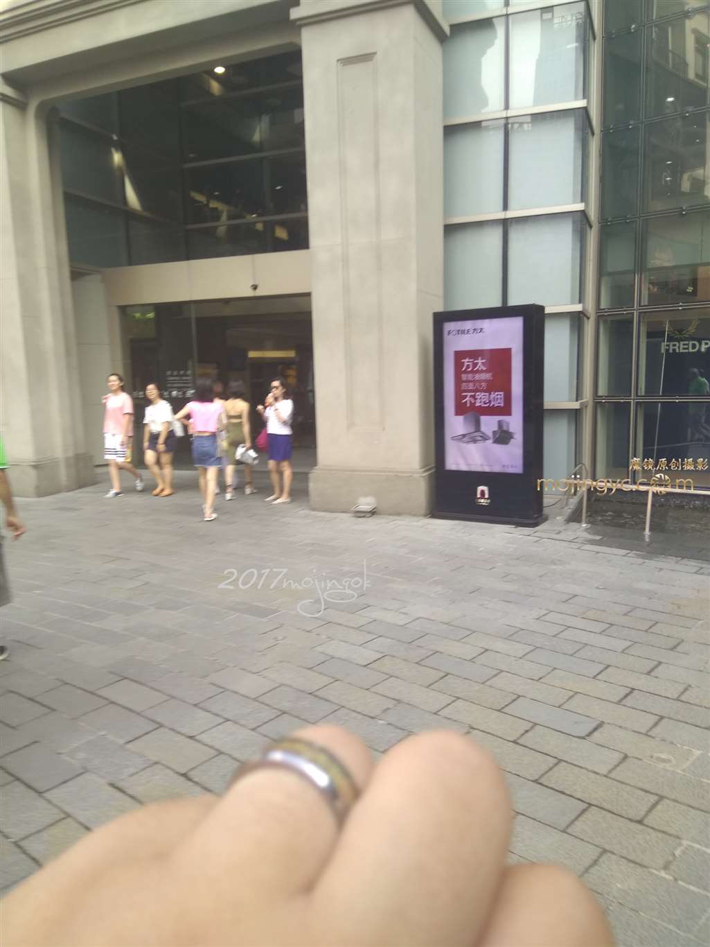 图片[2]-咔喳赛帖 —–优雅的吊带裙-街拍流行馆