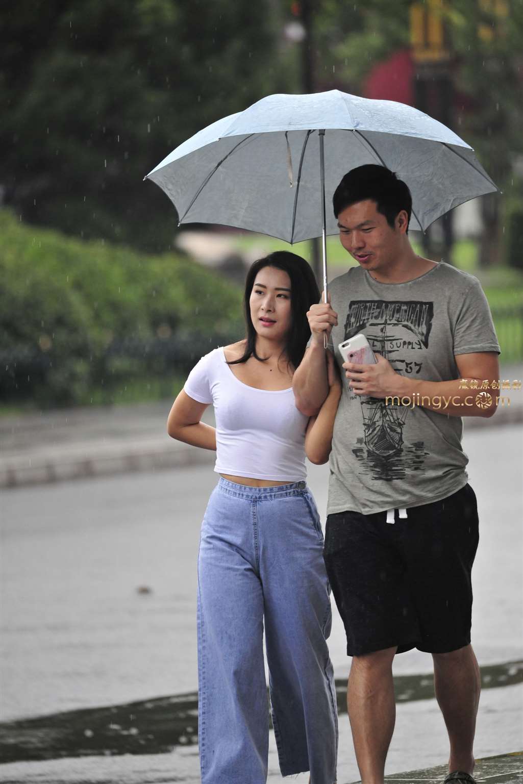 图片[1]-2017-08-13丰满少妇-街拍流行馆