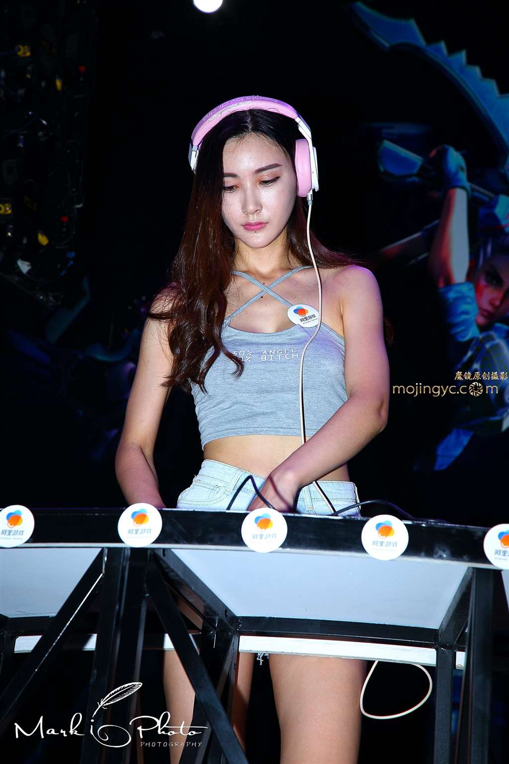 图片[1]-DJ美臀两颗痣-街拍流行馆