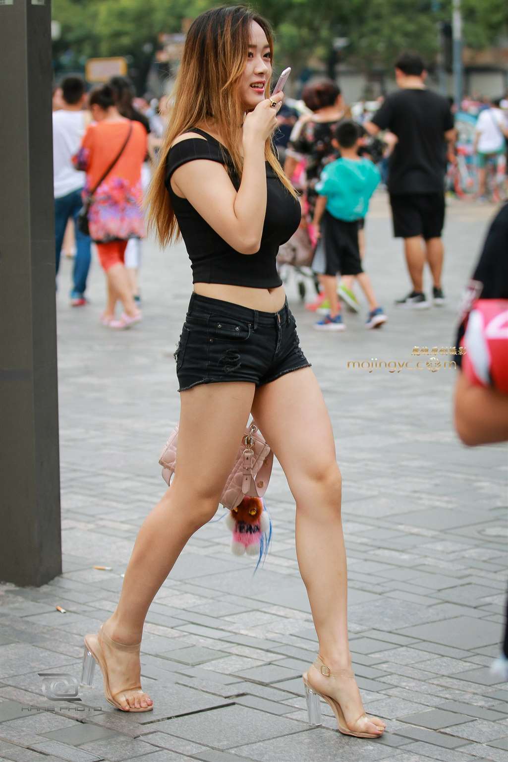图片[1]-人美 腿美 胸还大-街拍流行馆