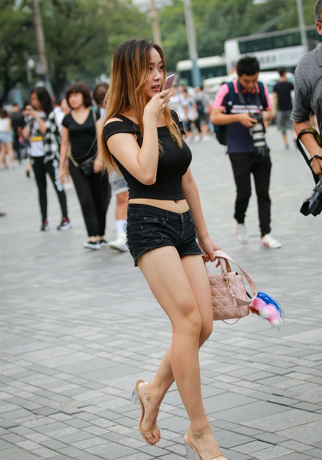 图片[5]-人美 腿美 胸还大-街拍流行馆