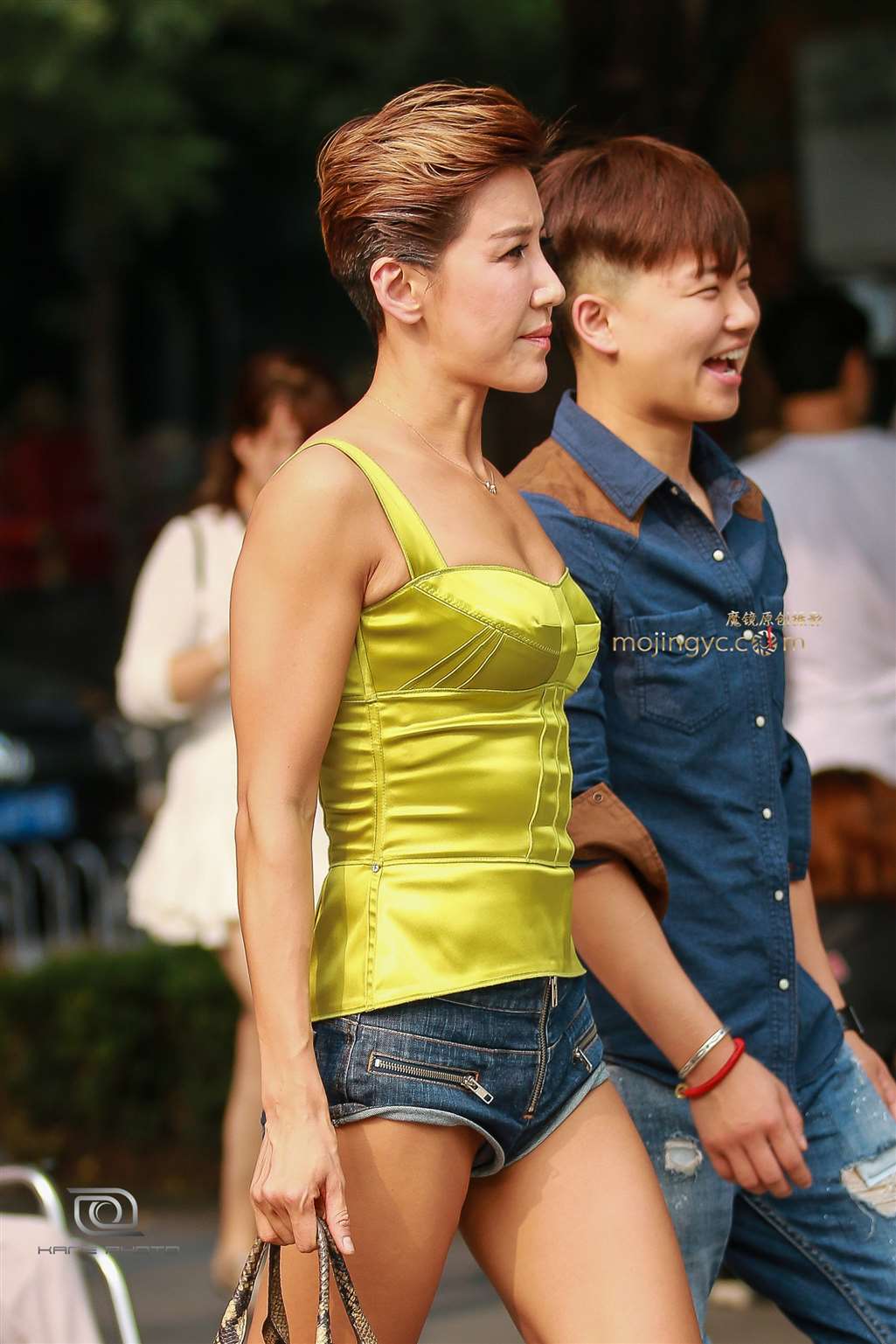 图片[2]-性感长腿健美小姐-街拍流行馆