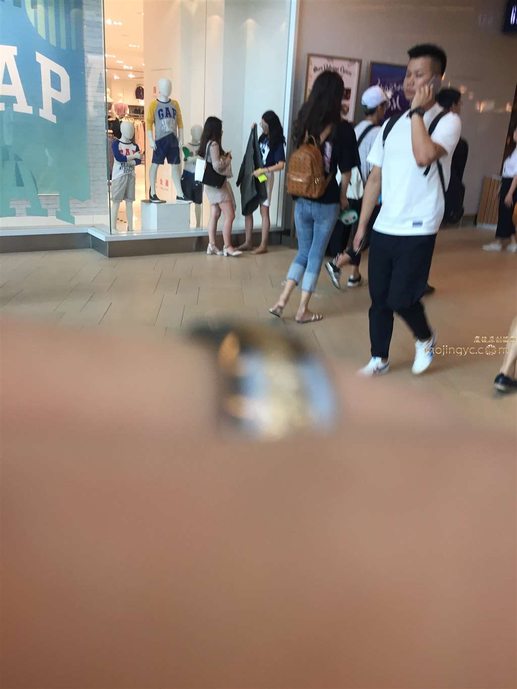 图片[3]-黑衣紧身牛仔-街拍流行馆