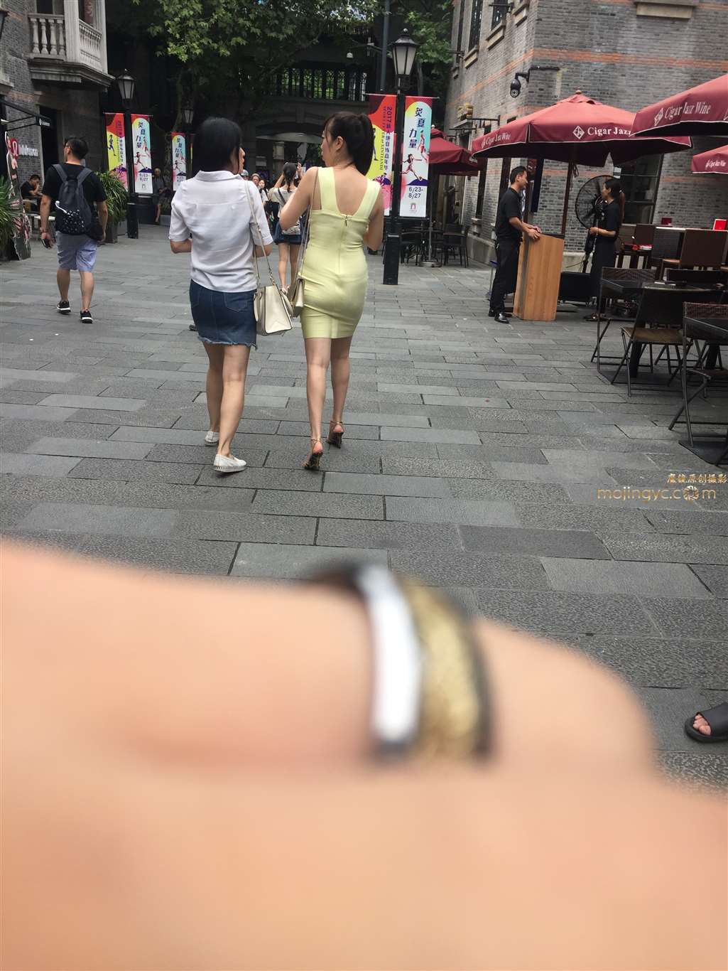 图片[3]-柠檬黄连衣裙T痕-街拍流行馆