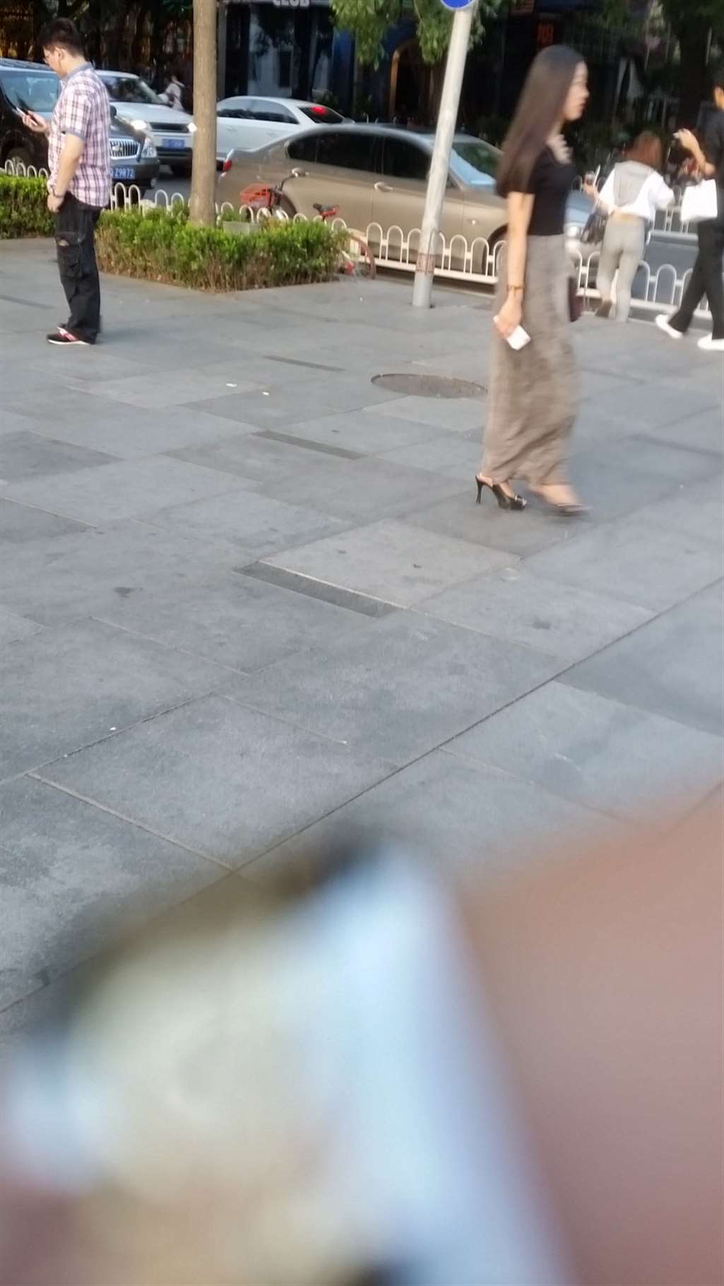 图片[3]-清新妹妹的浅灰紧身裤-街拍流行馆