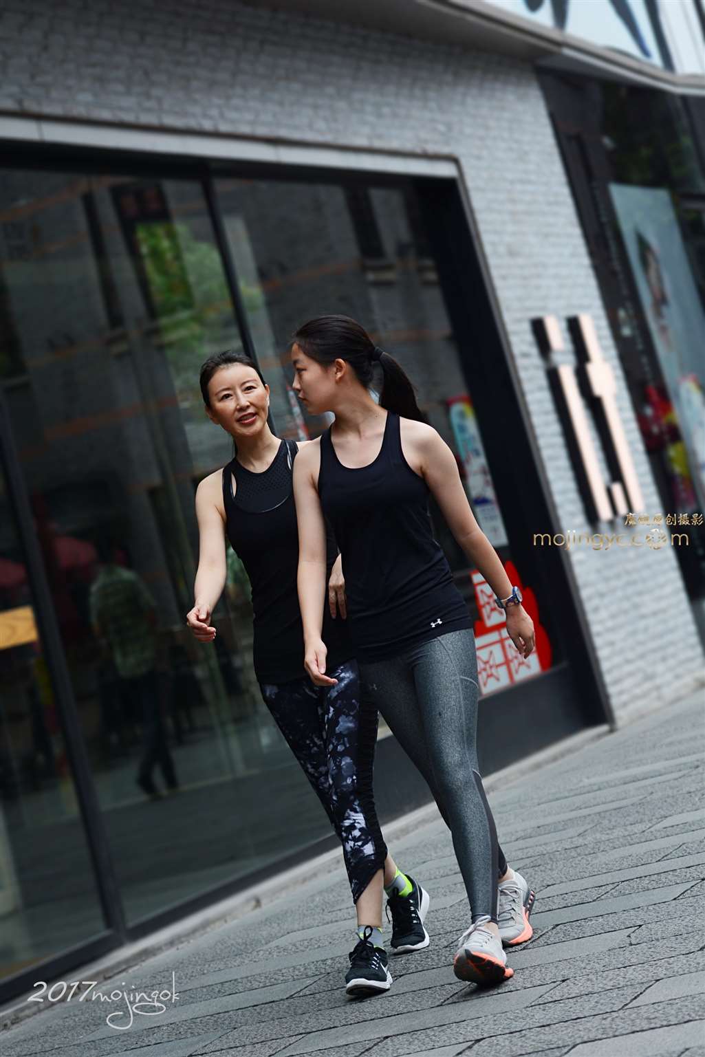 图片[4]-咔喳赛帖 —-健身母女，女儿阳光-街拍流行馆