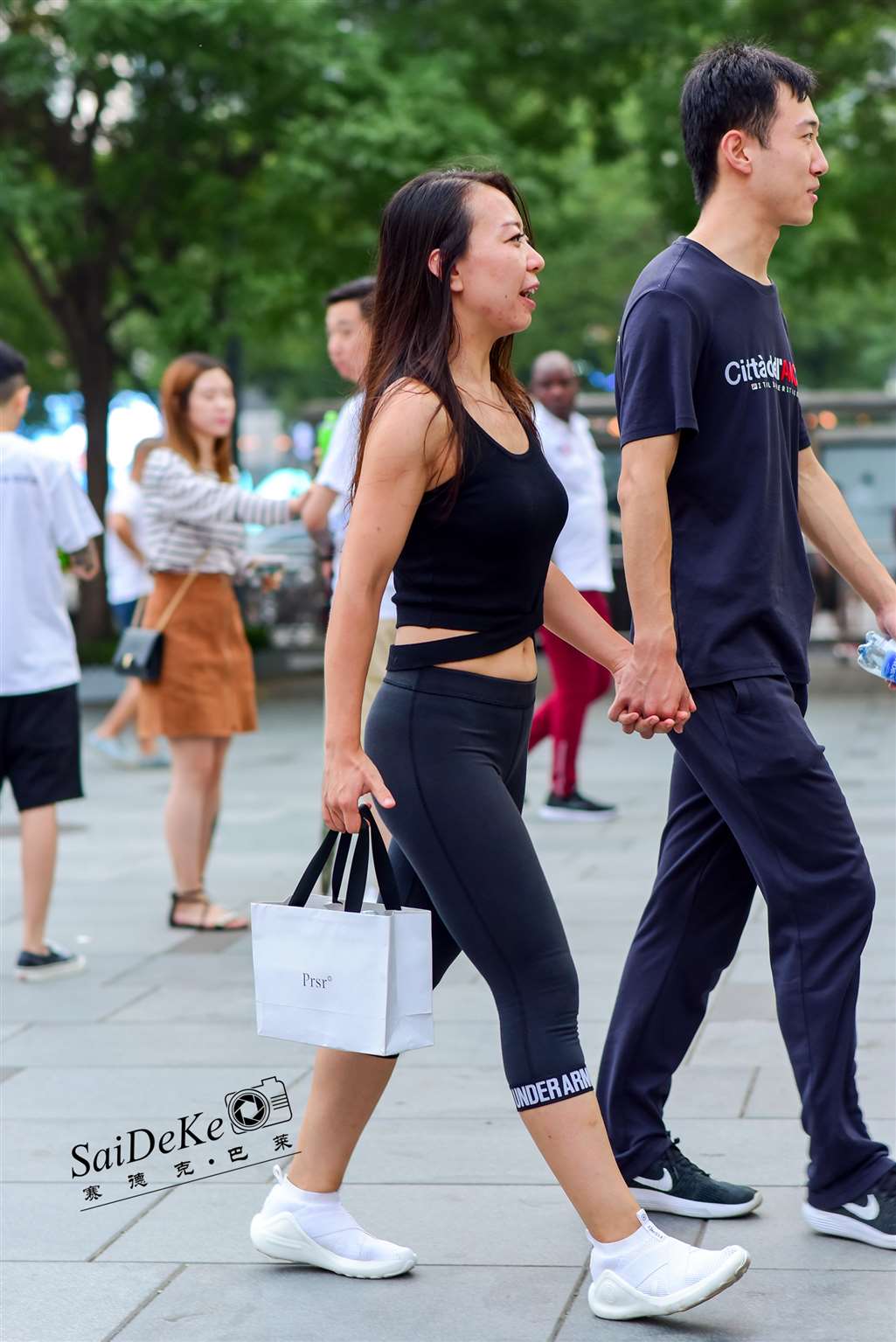 图片[4]-9.3 紧身瑜珈裤少妇-街拍流行馆