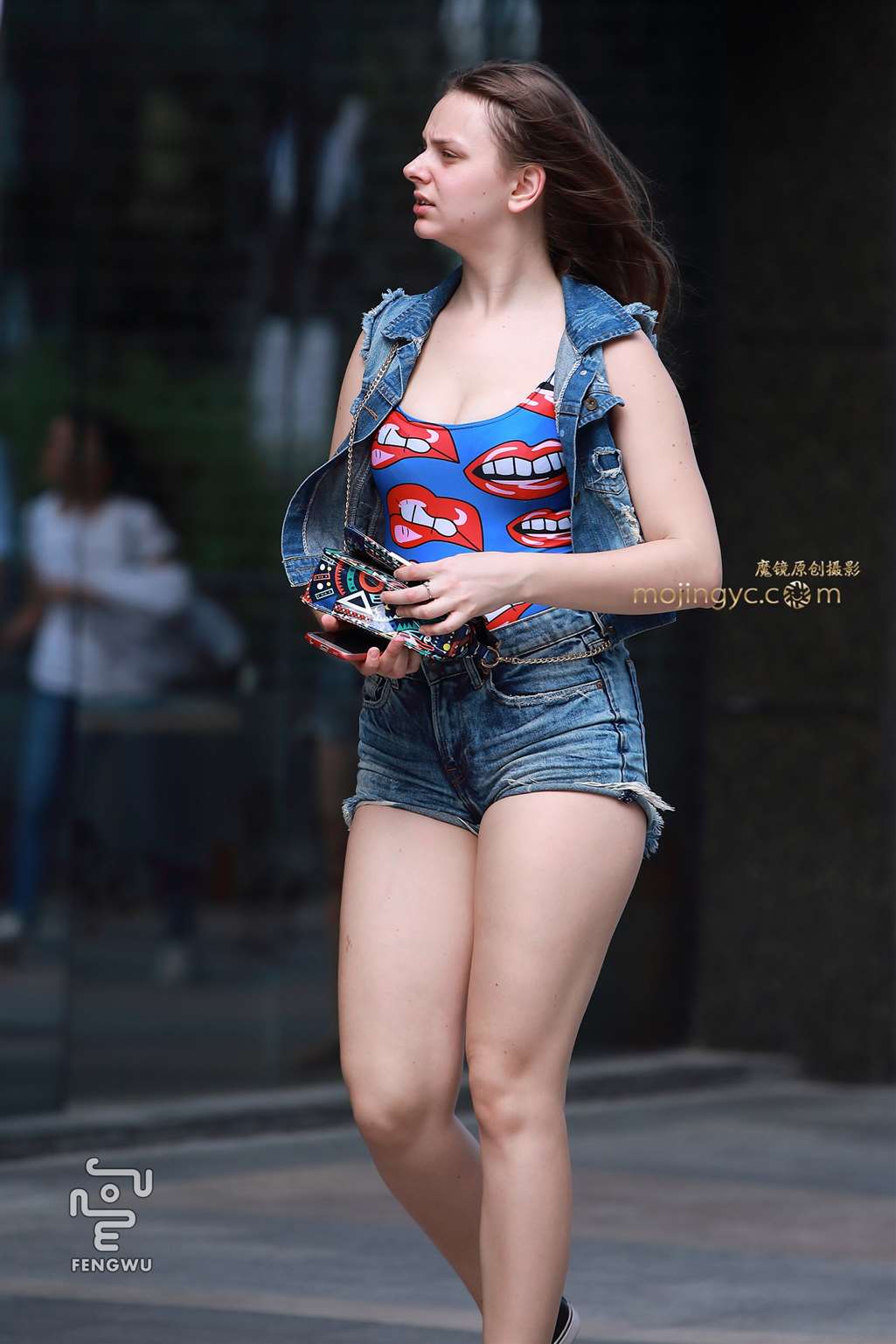 图片[4]-热裤，丰满洋妞-街拍流行馆