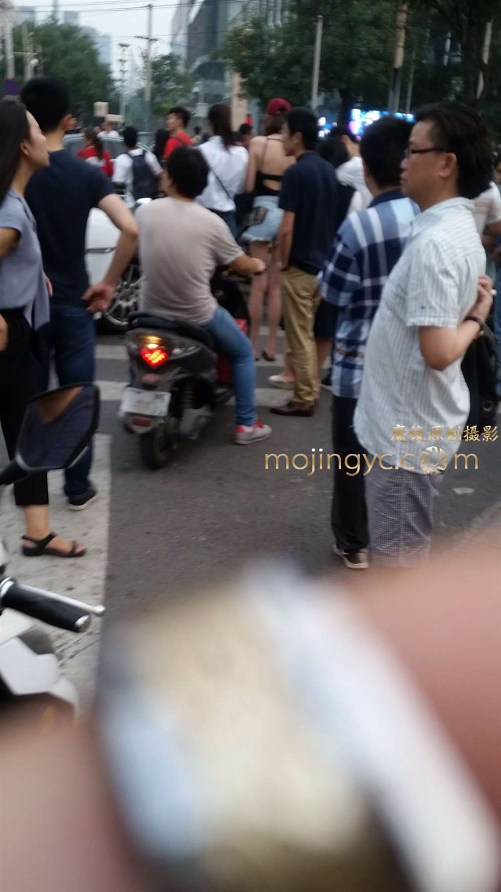 图片[2]-高挑模特修长迷人的背影-街拍流行馆