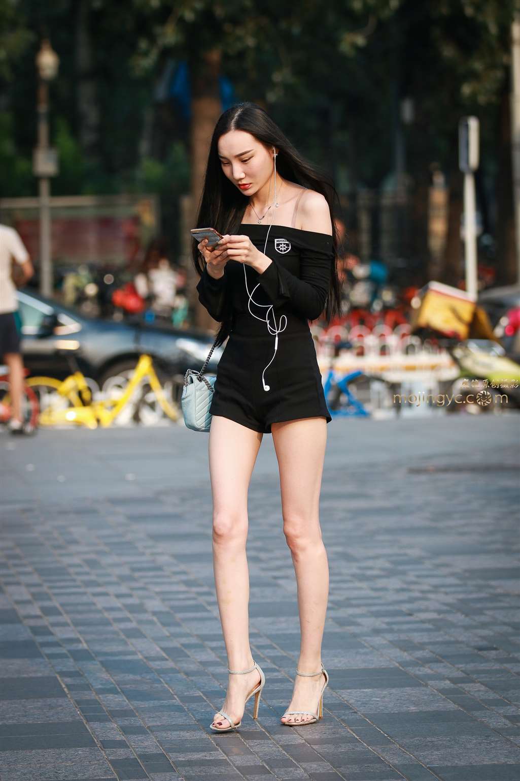 图片[5]-身材高挑白皙气质美女-街拍流行馆