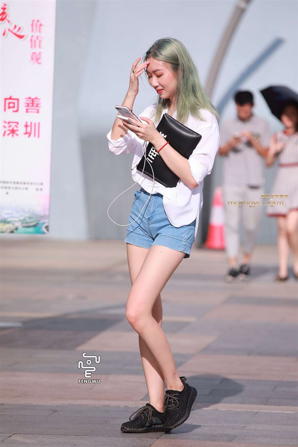 图片[1]-热裤，美腿，绿头发~~~-街拍流行馆