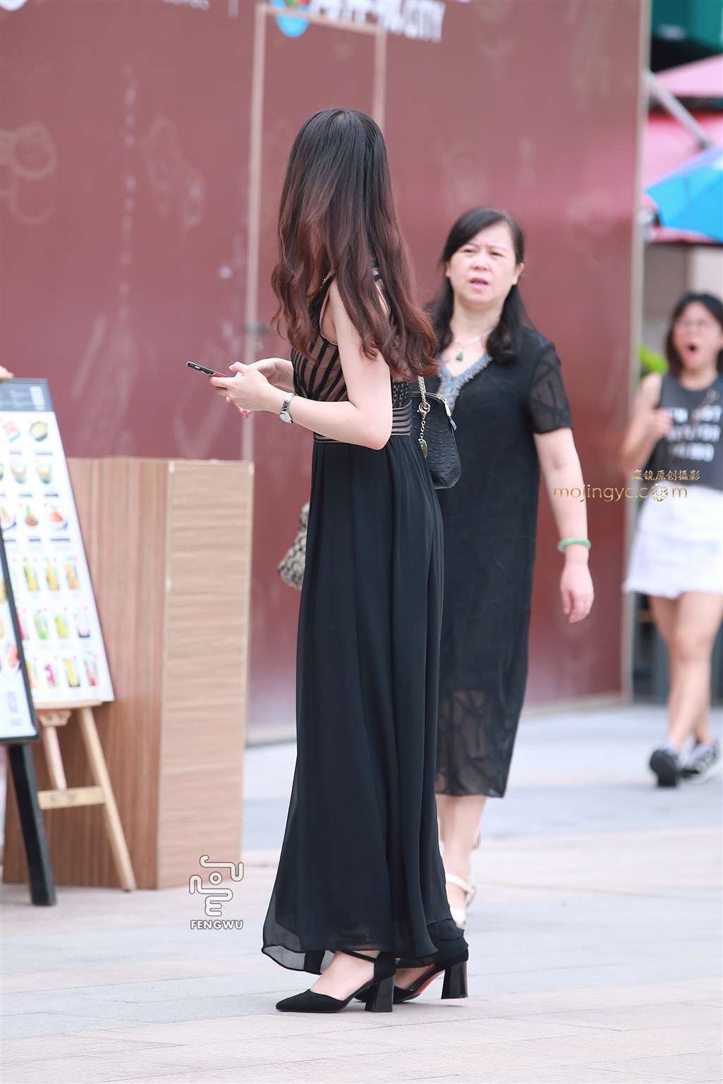图片[3]-V领连衣裙，长发美女-街拍流行馆