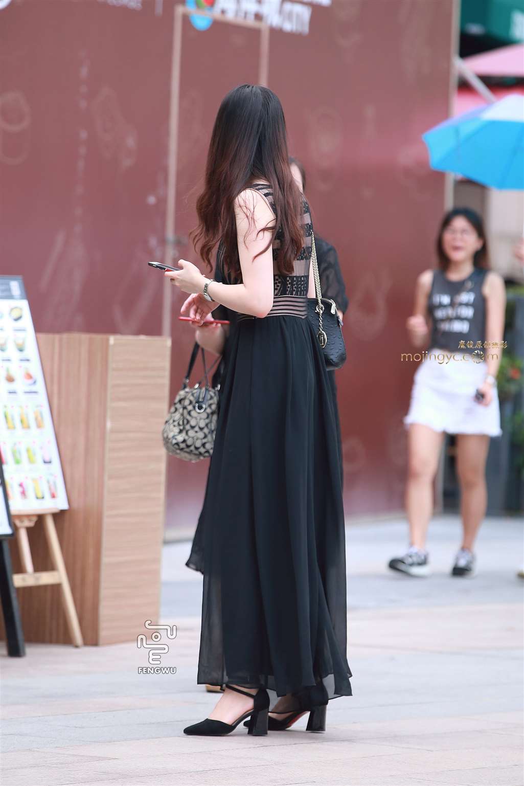 图片[4]-V领连衣裙，长发美女-街拍流行馆