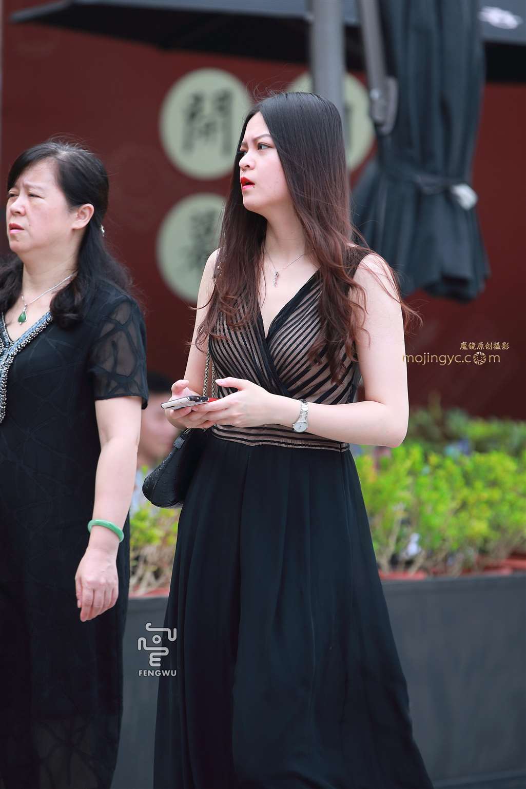 图片[2]-V领连衣裙，长发美女-街拍流行馆