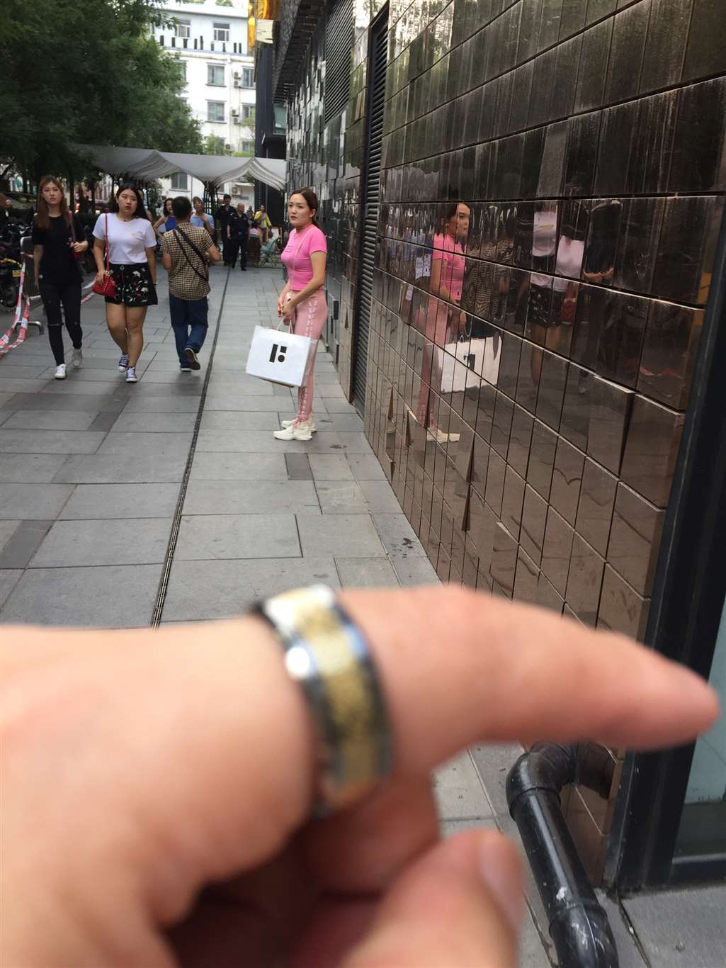 图片[3]-【验证街拍大赛NO.6】神摄手赛03 妹子的紧身裤丰满亮丽-街拍流行馆