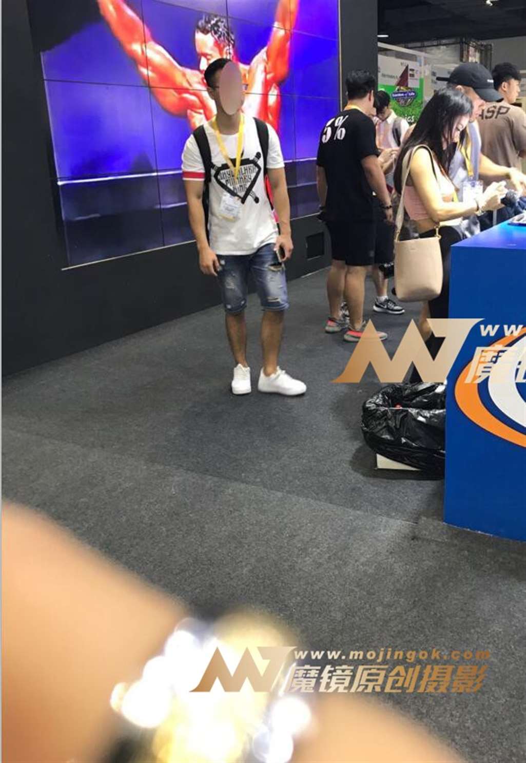 图片[3]-翘臀蜂腰极品身材！-街拍流行馆