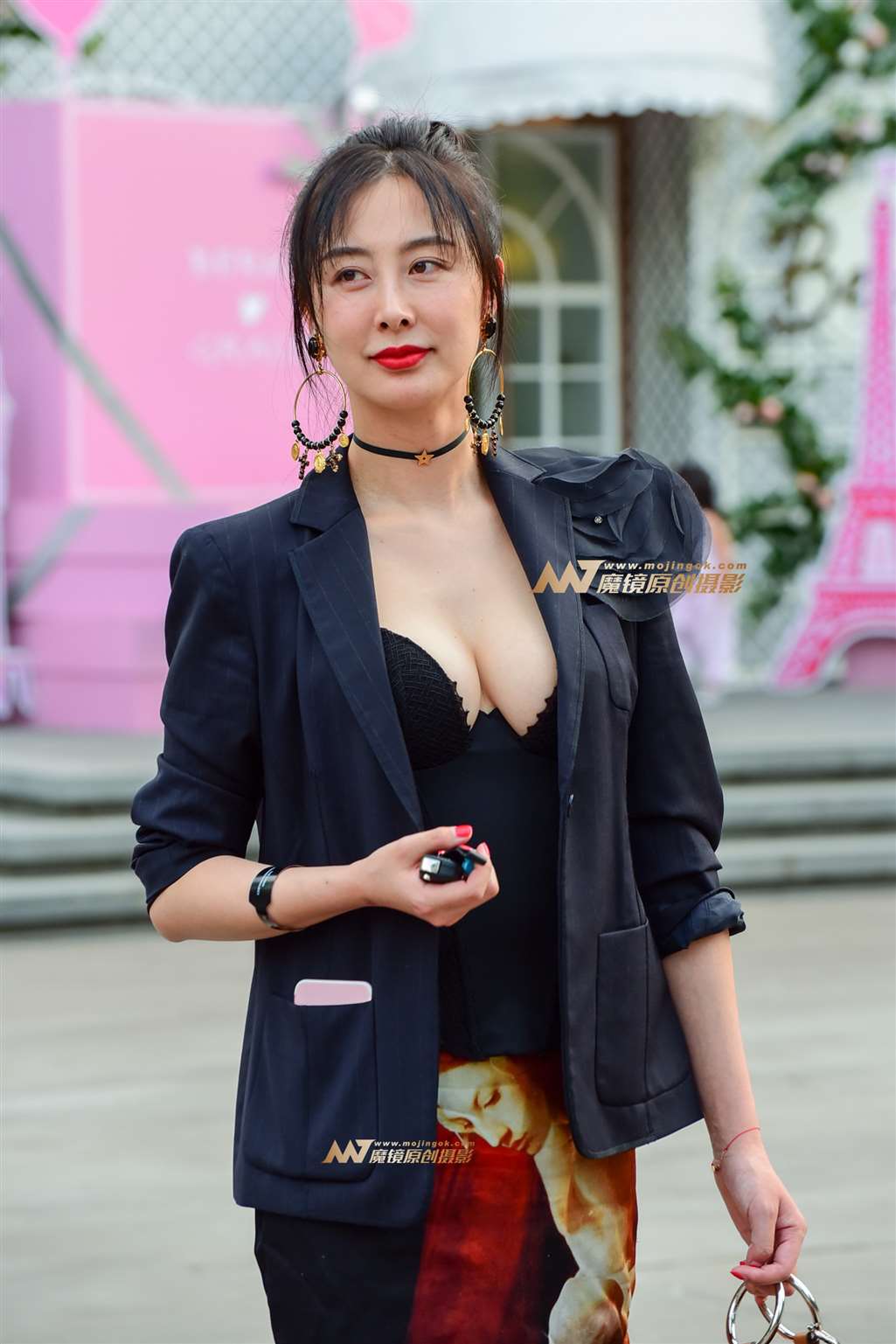 图片[1]-明星范十足的气质女-街拍流行馆