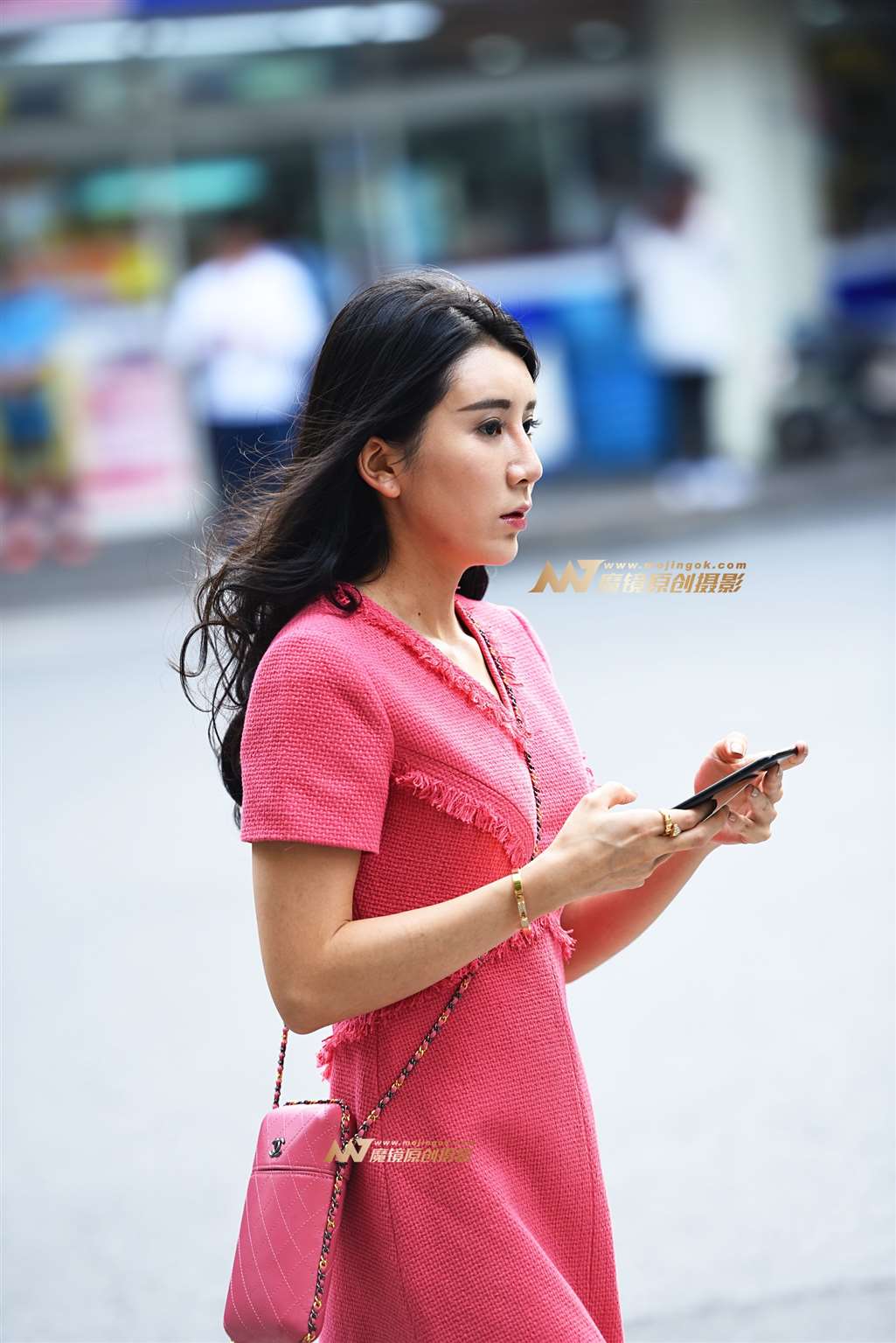 图片[2]-咔喳街拍 —–红色短裙-街拍流行馆
