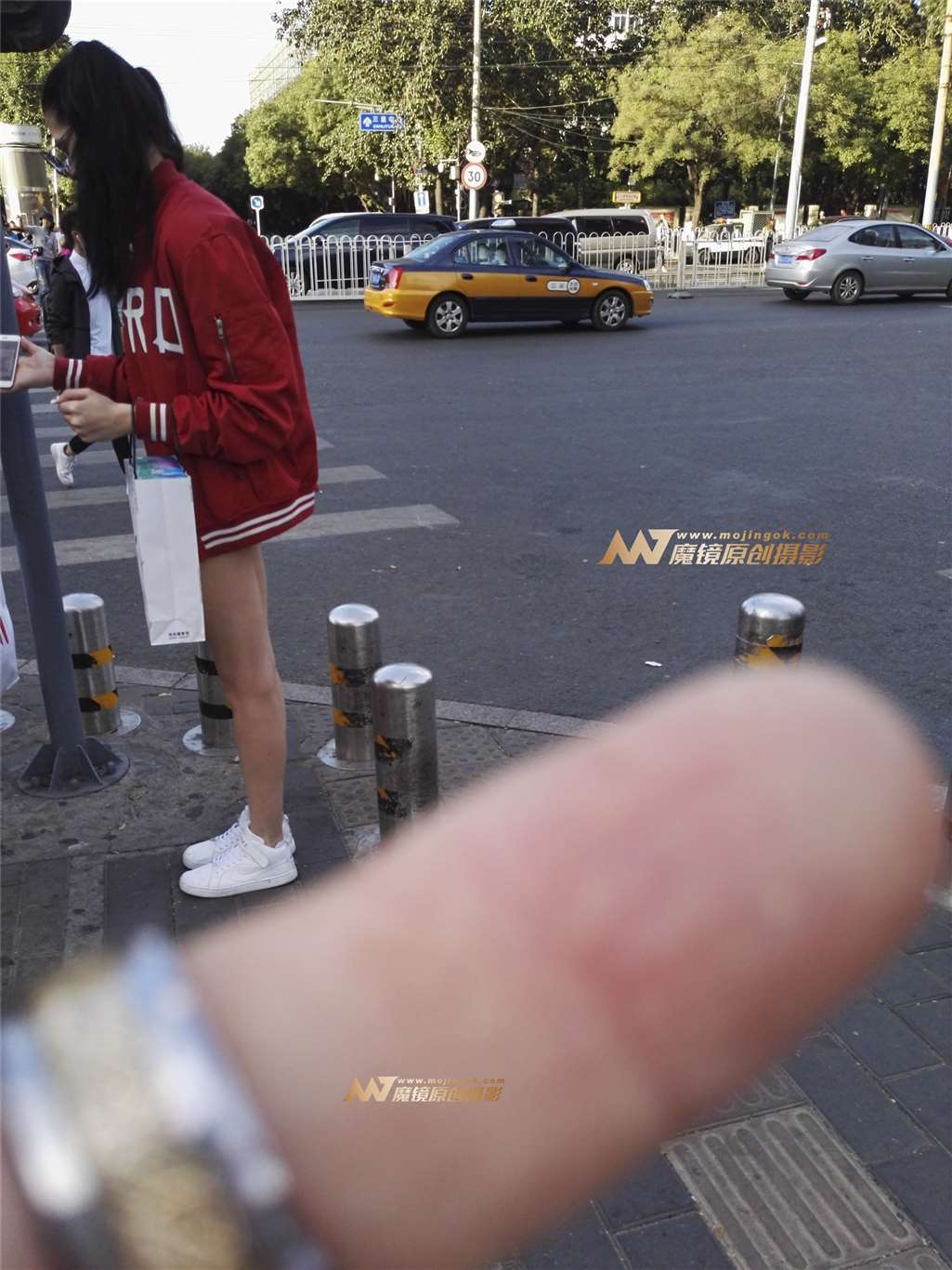 图片[3]-热裤长腿月牙臀-街拍流行馆