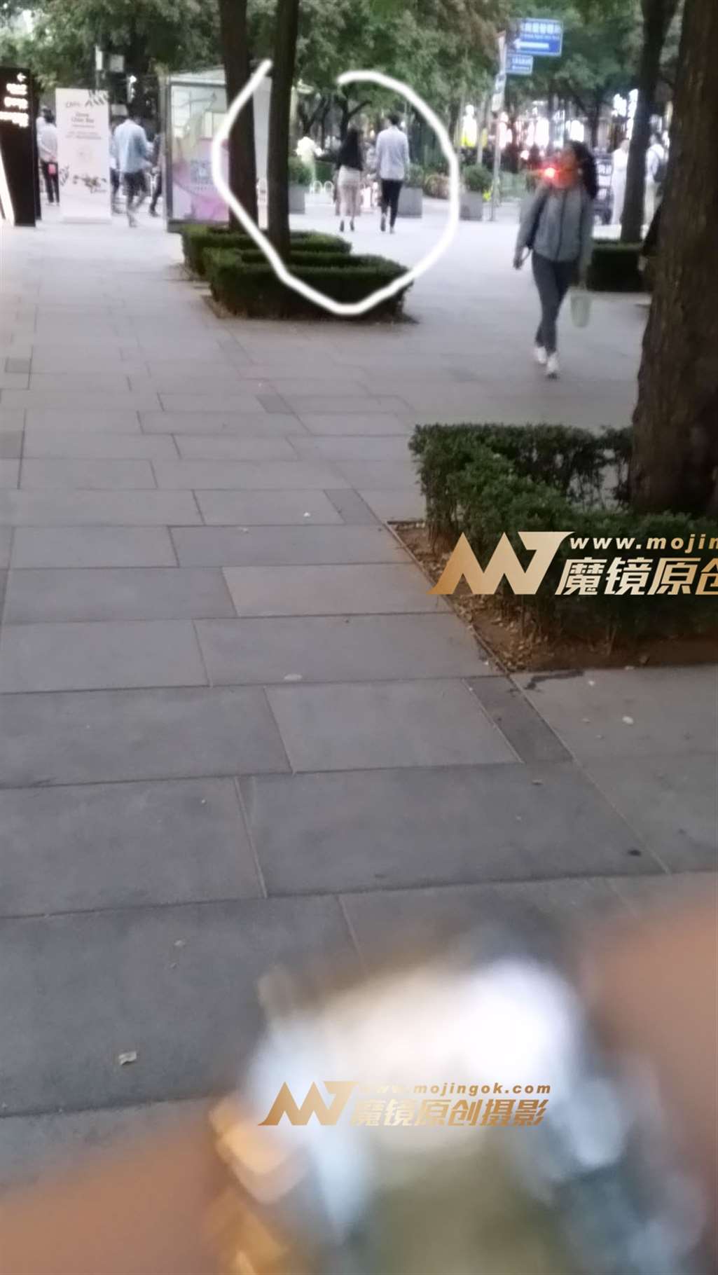 图片[3]-夜幕下的包臀丝袜美女-街拍流行馆