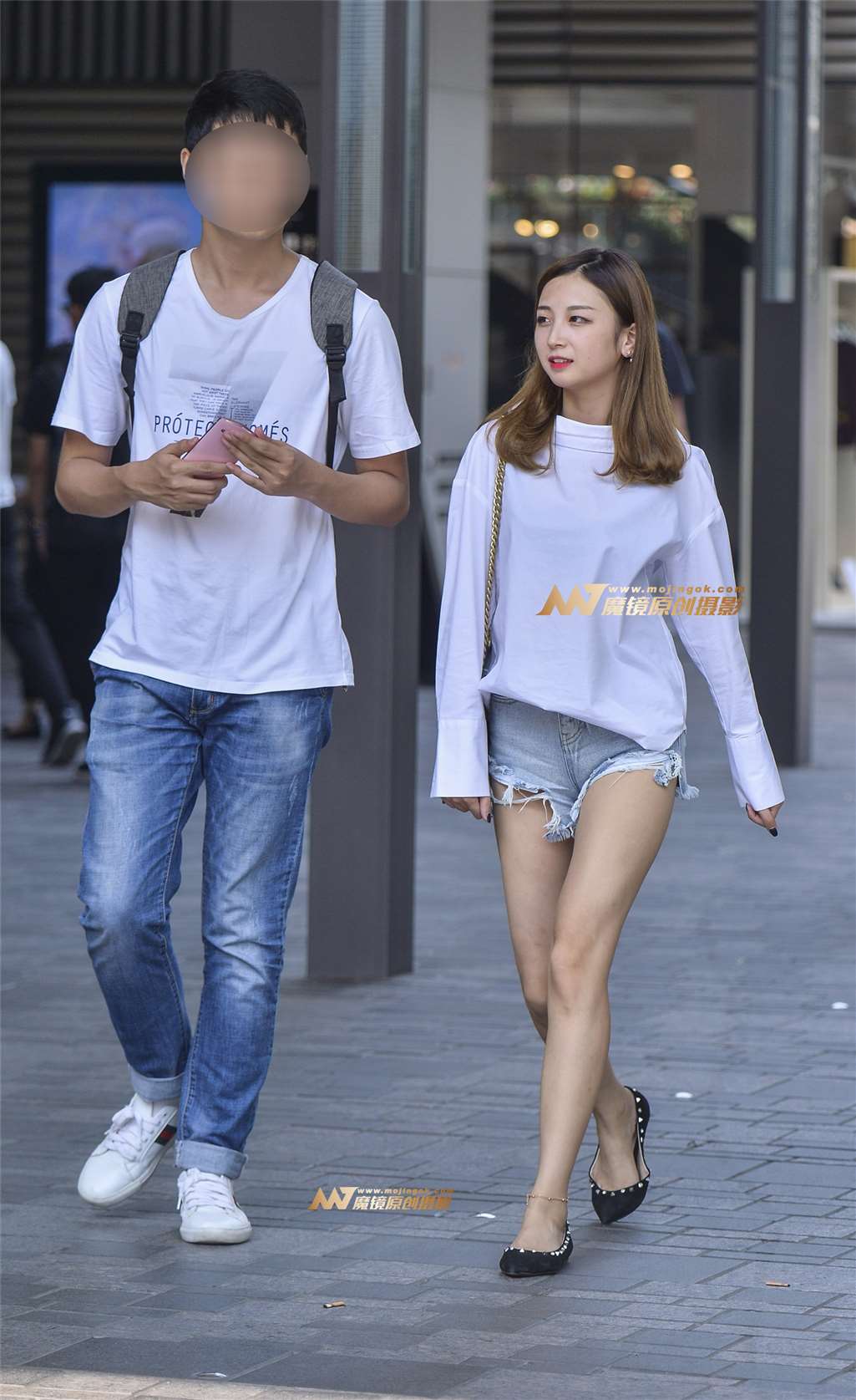 图片[1]-性感热裤月牙臀-街拍流行馆