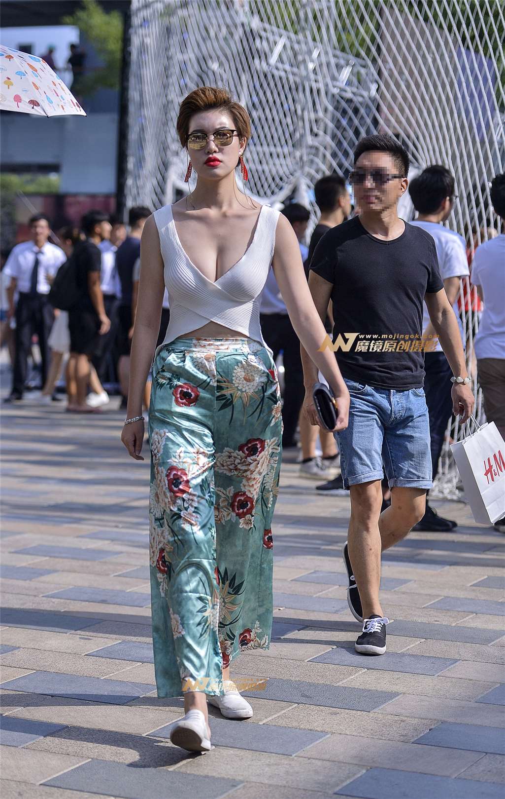 图片[4]-漂亮美女性感美胸v的魅力-街拍流行馆