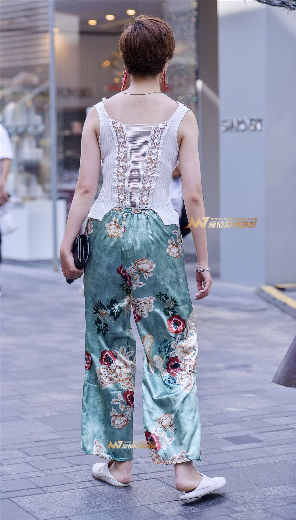 图片[2]-漂亮美女性感美胸v的魅力-街拍流行馆