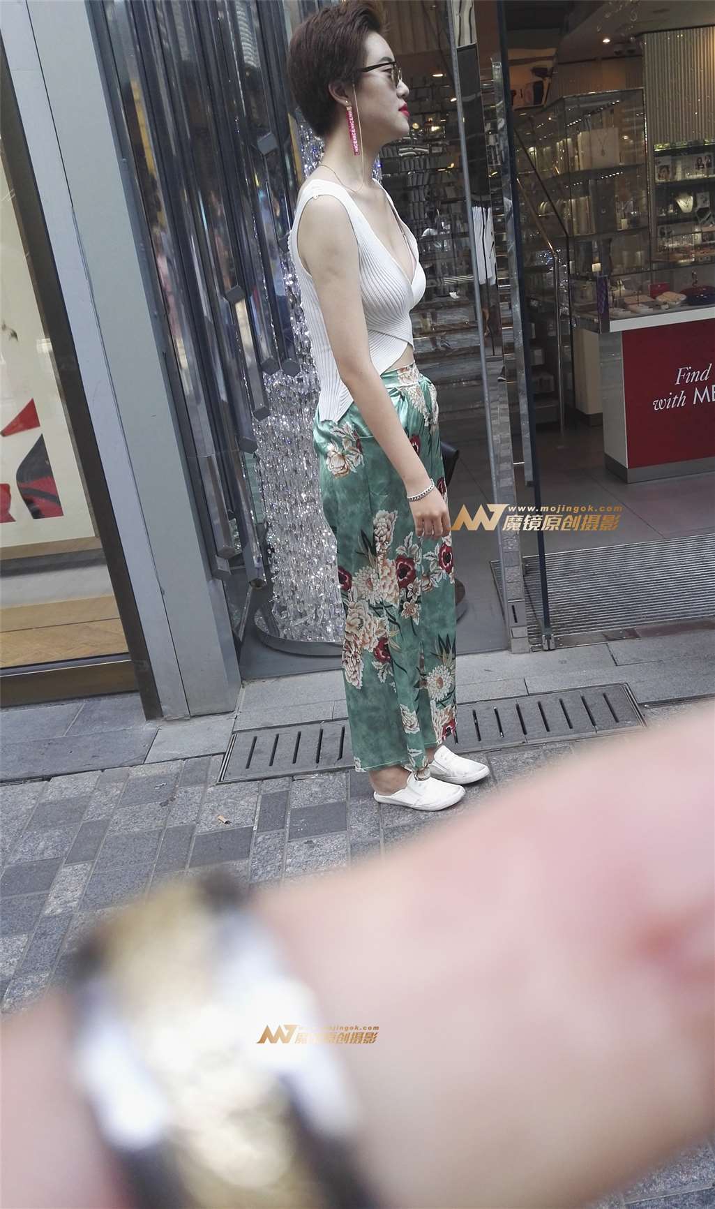 图片[3]-漂亮美女性感美胸v的魅力-街拍流行馆