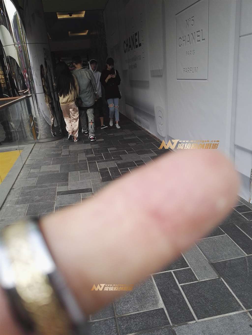 图片[3]-性感美胸纹身撩人-街拍流行馆